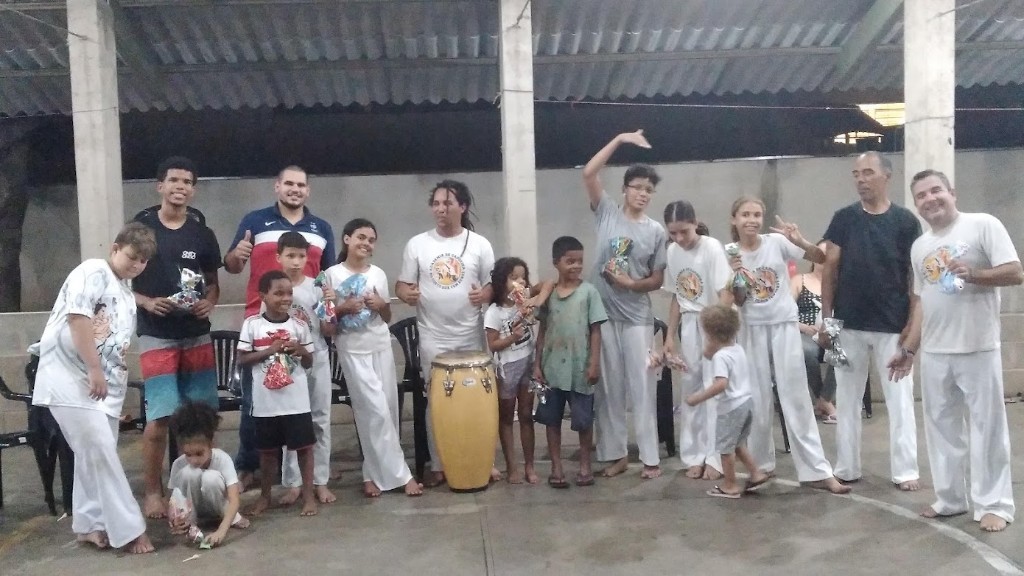 Turma de Capoeira com atabaque